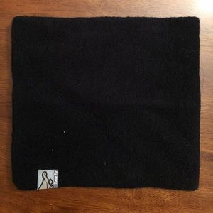 Turtle fur black neck warmer
